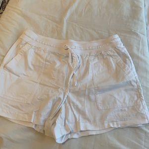 Gap white shorts